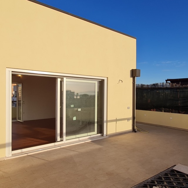 balcone di un monolocale costruito con piano casa a Cagliari